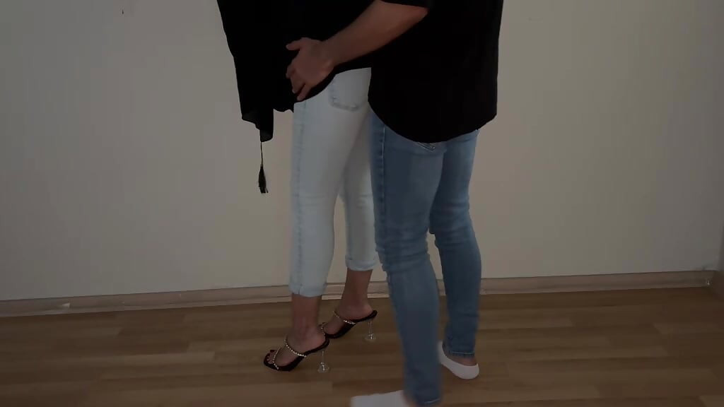 Arabiopettaja harrastaa seksiä oppilaansa kanssa tunnin jälkeen