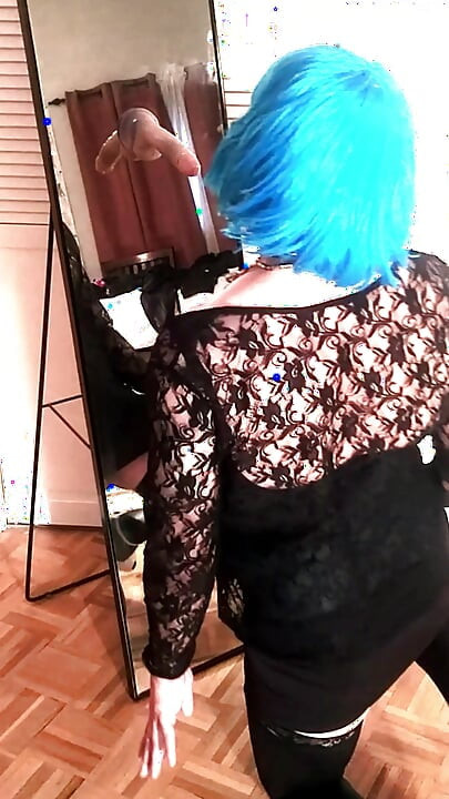 Kandi Gets On Her Knees & Sucks Dick!