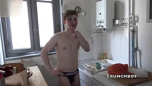 Sarışın twink Anthan Filk tarafından sikiliyor