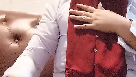 Saya diam-diam datang untuk tinggal menjual saya di kamar sebelum pergi ke sekolah.