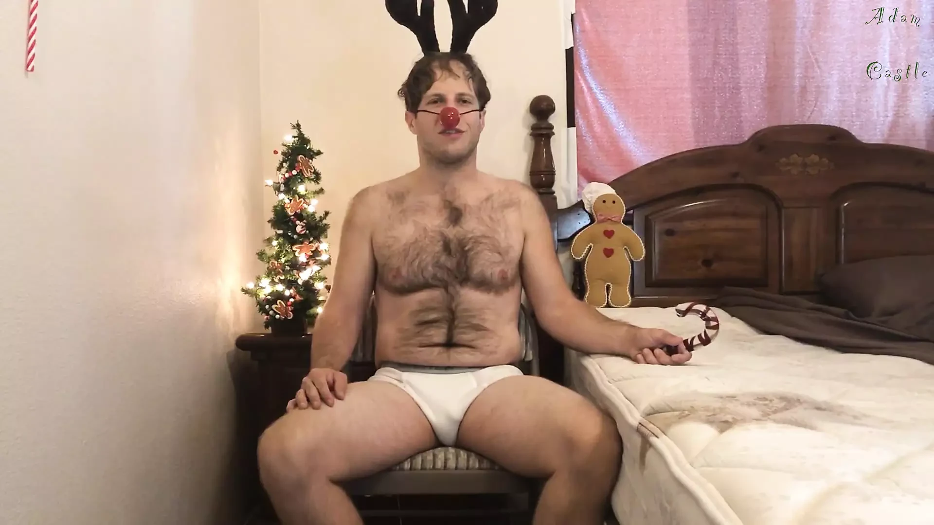 Rudolph कांच के डिल्डो और खुद के साथ खेलता है