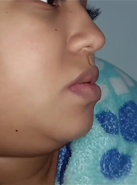 Sliten kom han hjem fra jobb, jeg begynner å se på porno og lar min kone onanere meg!!