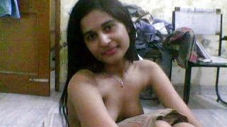 Chica desnuda Barsha