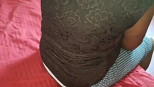 Pertunjukan pagi milf hot dan nakal