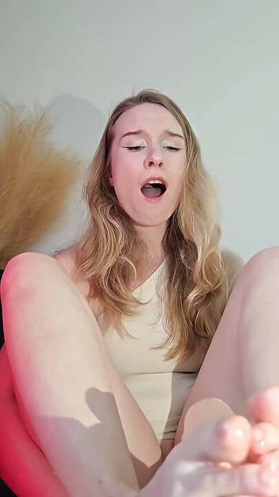 Alice Klay Giving an Amazing Footjob, Feet Covered in Cum