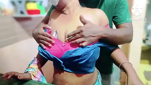 Stillendes hausmädchen füttert ihre milch und wird kaum vom stiefsohn des besitzers gefickt - volles tamilisches erotisches Audio mit echtem lautem stöhnen