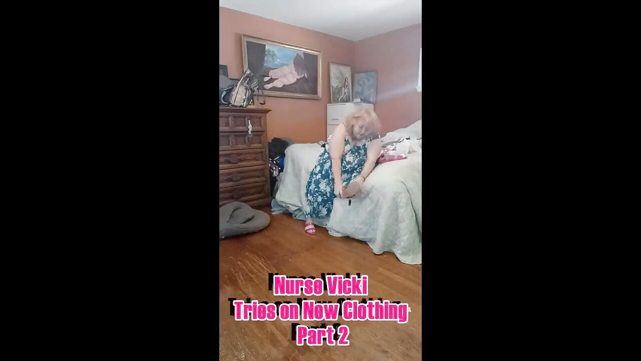 음란한 밀프 간호사 Vicki의 새로운 옷을 입고 2부