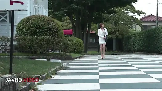 Istri jepang yang super sange lagi asik nyepong kontol dengan penuh gairah!