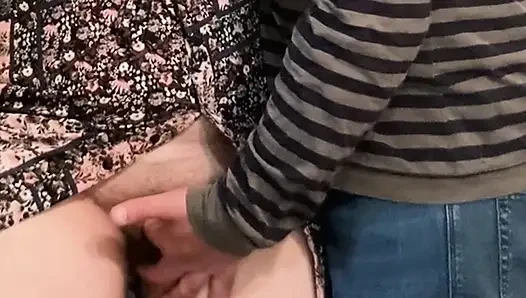 Я заставила незнакомца потереть мою киску в метро