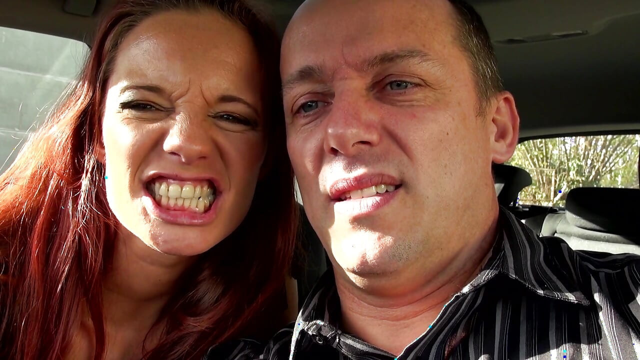 Azgın kızıl saçlı piliç doğal göğüslerine sıcak döl alıyor