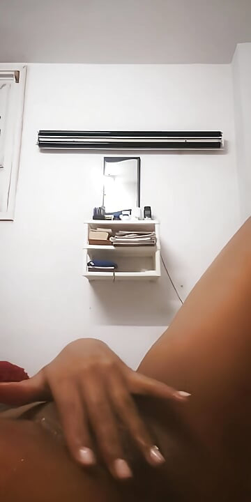 我打扮成護士給我男朋友發一段我撫摸自己的視頻