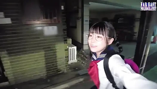 Кукла как Bliss с темноволосой соблазняет игривой напоказ даты макияжа, Ep-5