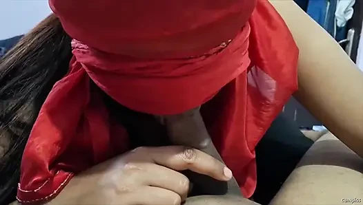 Amatör çift: özensiz emme, derin yalama ve büyük döl yutma - her damlasını yiyor!