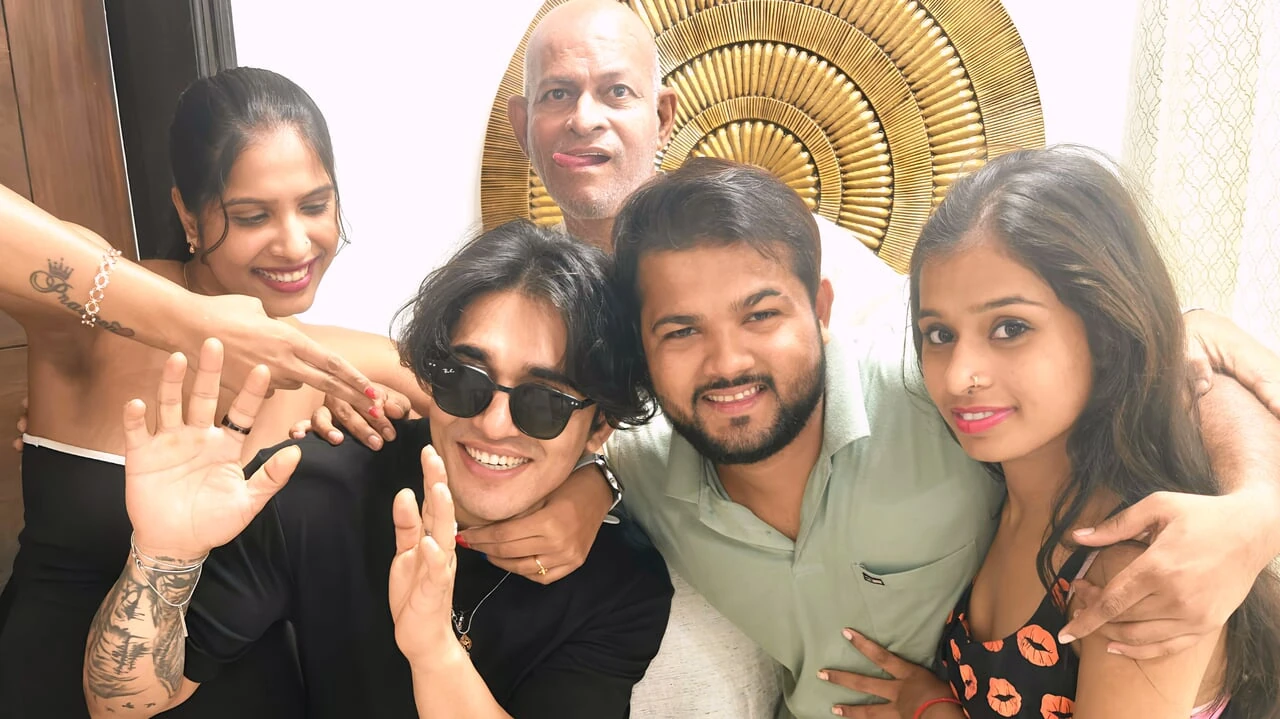 Индийска деси група прави секс в групов гангбанг с твърд кур