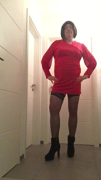 Vestido rojo sexy nicki-crossdress, medias negras y tacones altos - saludos a mi papi Hans 💋