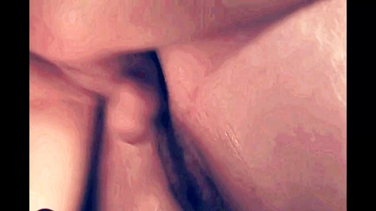 Gruba stara kobieta z owłosioną cipką zerżnięta przez młodego mężczyznę z dużym twardym kutasem