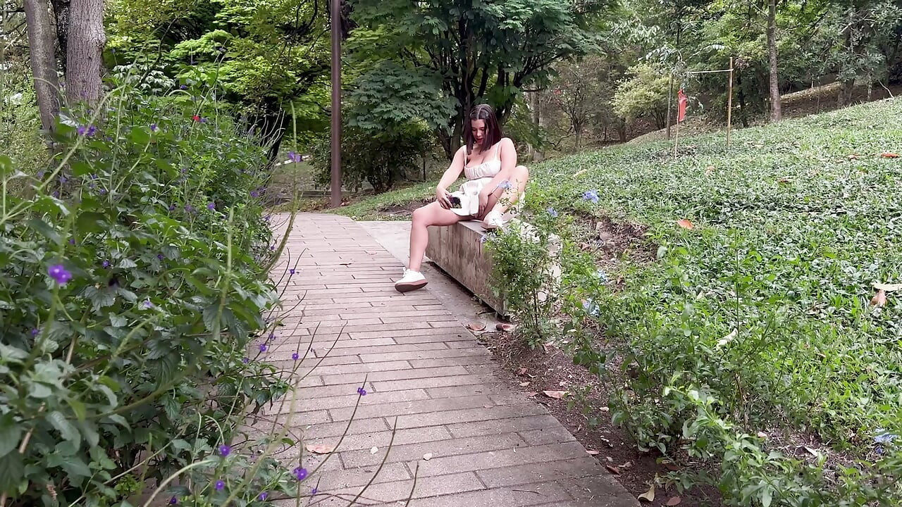 A Stranger Sucks My Cock in a Park in Sight of Everything Only for Me to Penetrate Her Hard and Fill Her Mouth with Cum