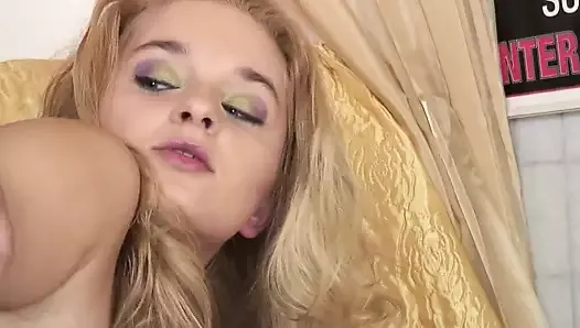 Spectacular teen puts her fantastic pussy to the test