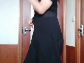Reife Frau tanzt
