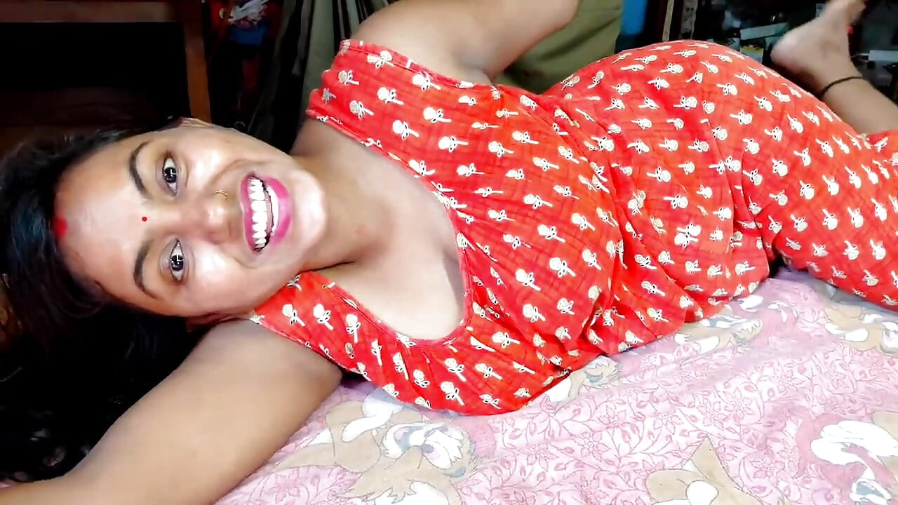 South indian sexy bhabhi ko desi stepuncle nekhub pussy fuck kiya, bhabhi ne apna pussy chataya