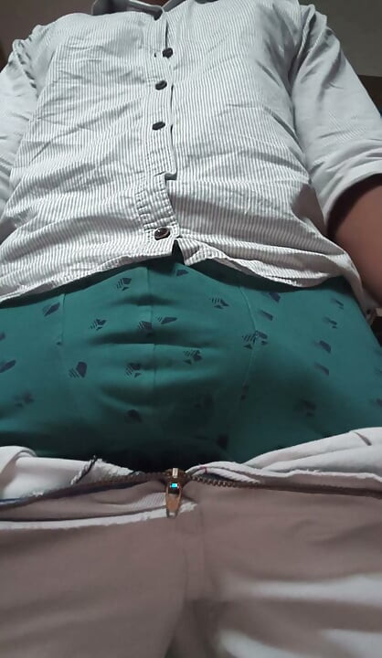 Hy girl's mera lund bhi muh mein leke dekho