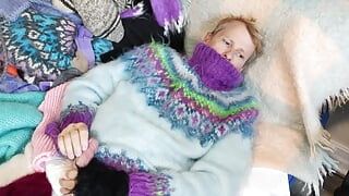 Свитер фетиш Mohair Angora мягкие пуловеры и прыжки на свитере кровати, ведущих к огромному оргазму.