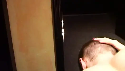 Seni burada koridorda sikeceğim!