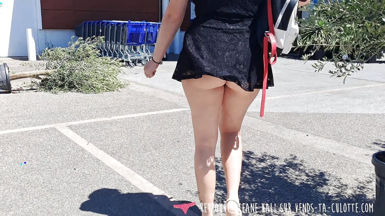 Vends-ta-culotte - Gorgeous luscious French amateur woman goes to the DIY store and then masturbates with screwdrivers