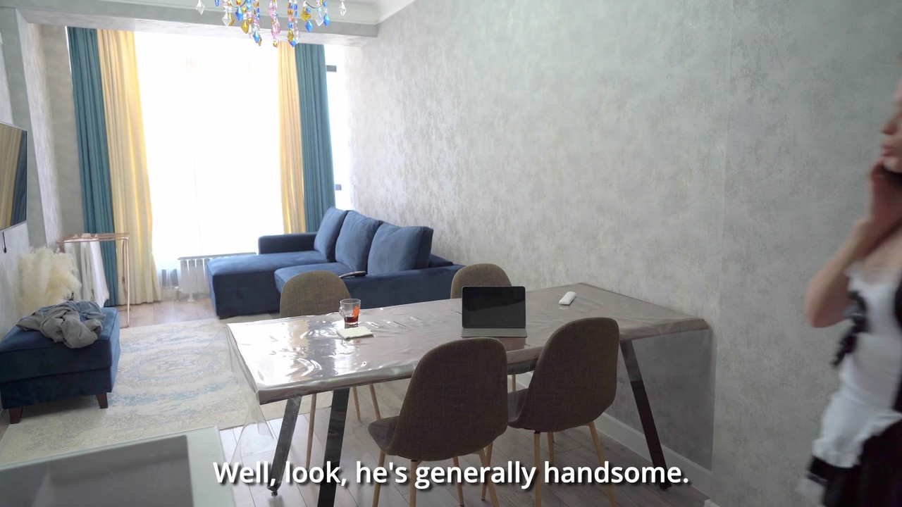 新来的女仆做不好，所以她不得不操她的小穴并在嘴里射精