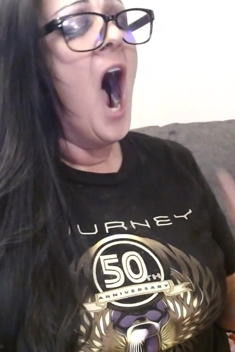 التثاؤب تاري العينين