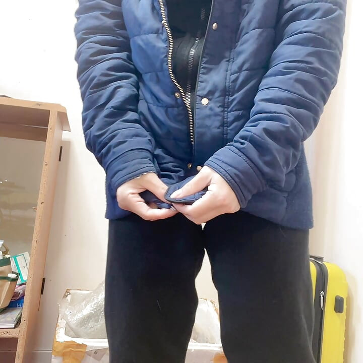 Islak Amcık Minyon Asyalının Içine Seksi Işiyor