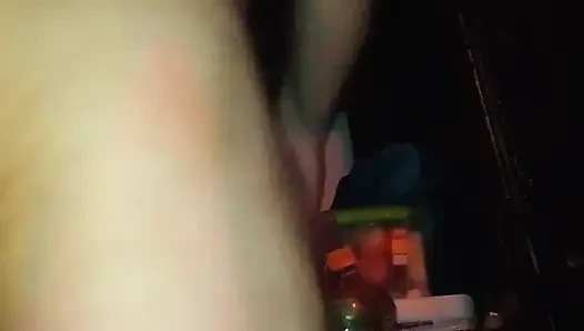 Meledakkan memek itu terbuka dan mengisinya dengan air mani