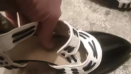 Shoefuck sexy high heels filled with cum shoejob