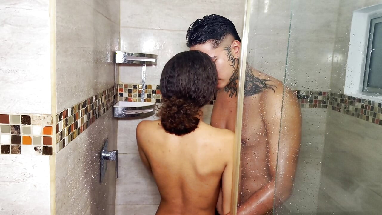 I Discover My Best Friend Bathing and I Don't Get Seduced to Give Me a Wild Fuck and End up Inside!