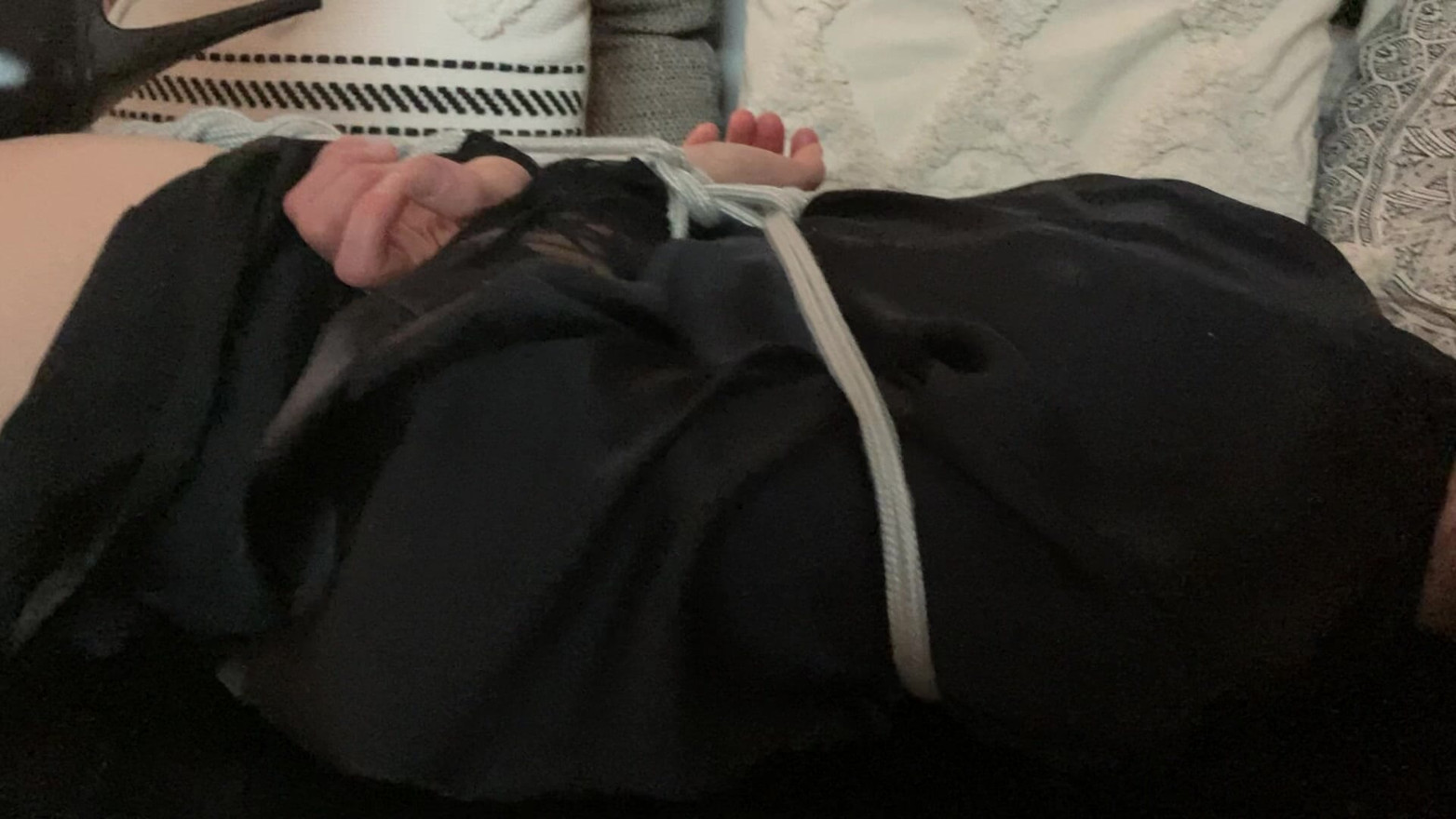 Hogtie sa visokim štiklama 3