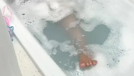 on a tobrut girl in the shower ends up being caught