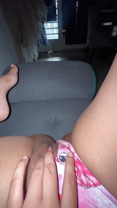 Zu Hause nach einem langen Tag im Büro