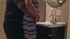 Трах сводной сестры с большой задницей стоя в гостиной в любительском видео - самая горячая подборка