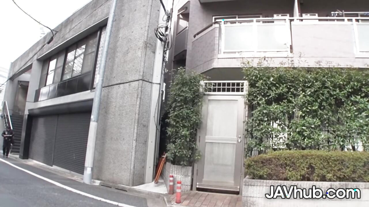 Miyu Shiina吞下鸡巴并像婊子一样被干阴户