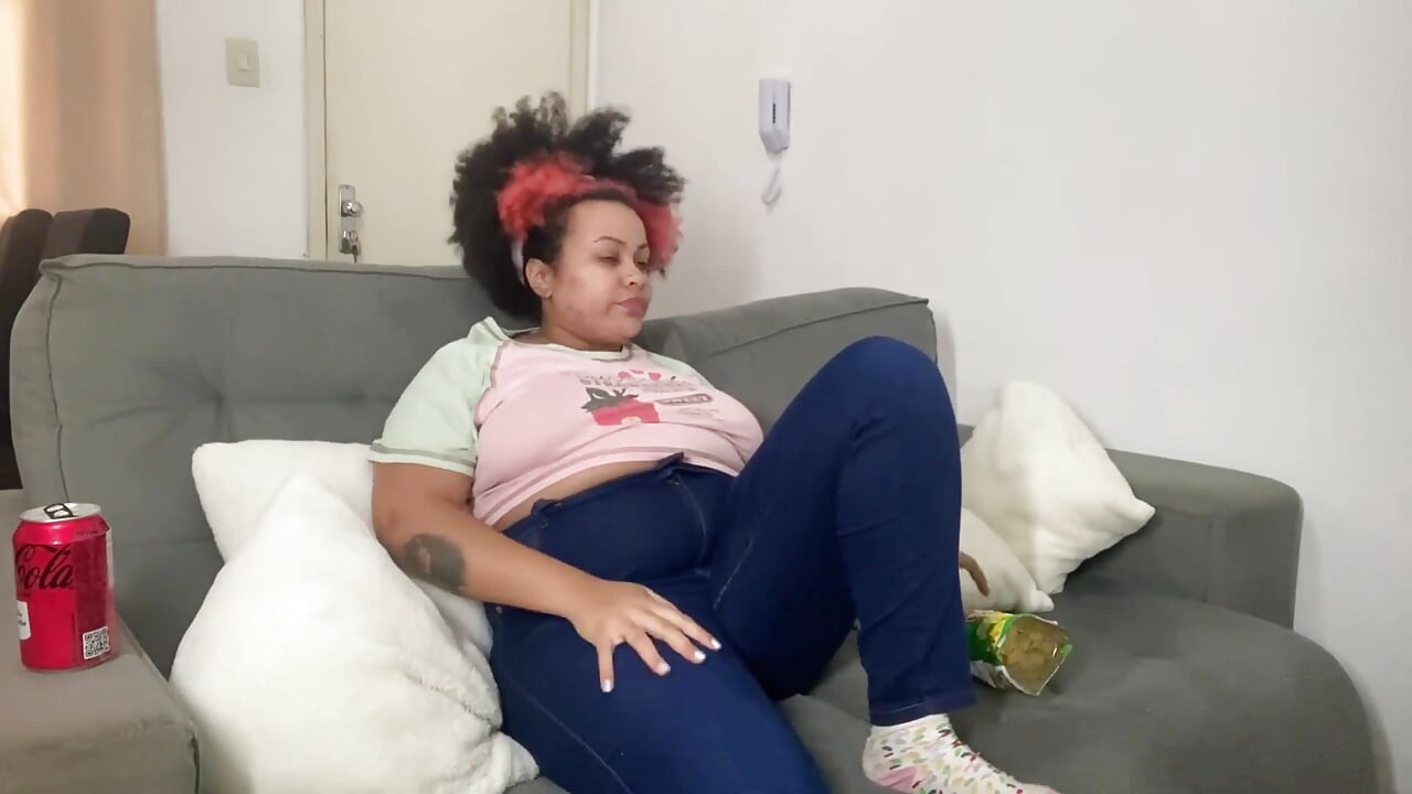 Furzen und rülpsen, während ich fernsieht