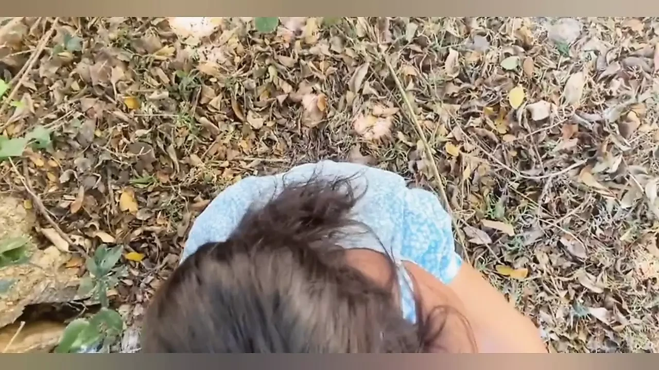 Dotýkám se ptáka svého nevlastního otce na veřejné pláži
