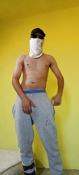 Stavi svoje ime u komentare, ako ti se sviđa, napisat ću ga na prsa