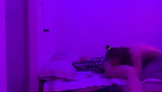 Tomboy üniversiteli oda arkadaşı Vilu Vidish'i sikiyor