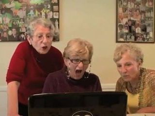 3 бабушки смотрят ..