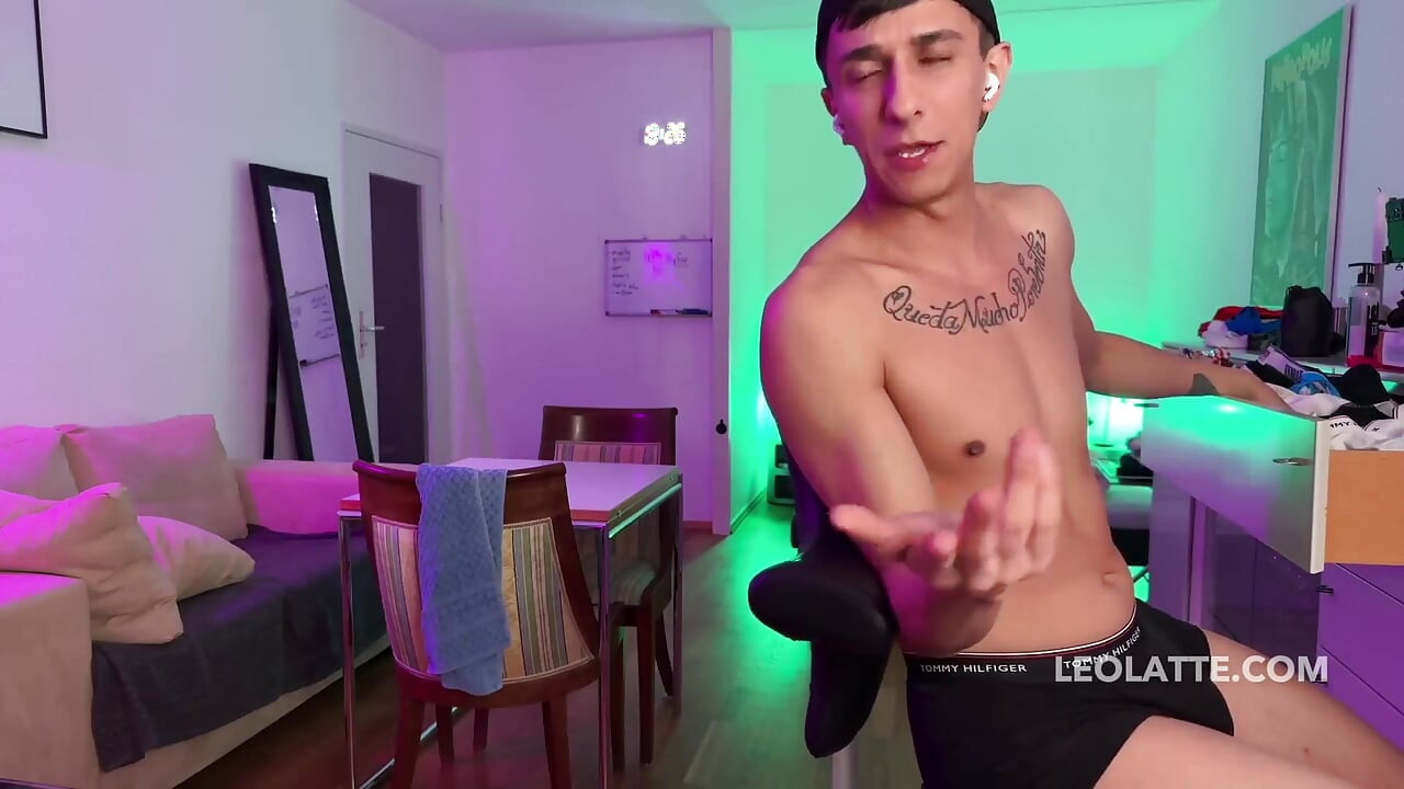 Leo Latte Almost 2-hour Livestream - Teasing, Stripping & Underwear Show