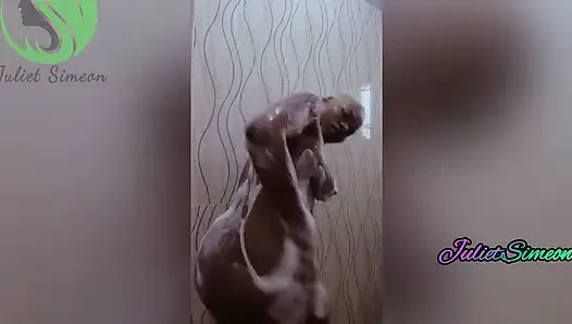 Aku dientot habis-habisan waktu ngeliat kontol hitam besarnya