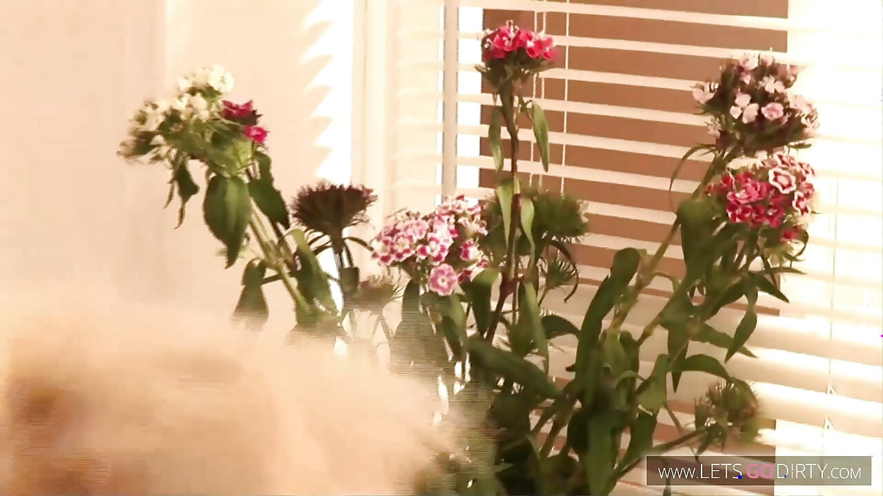سه نفره با دو فاحشه بلوند داغ