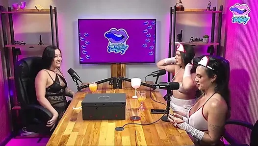 Aksi hot lesbian di podcast tv california! Masih banyak pelacur lagi!