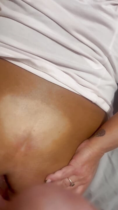 Bbw-vrouw wordt in haar kont op de juiste manier geneukt