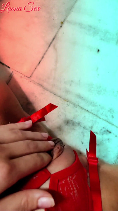 Young girl her in front of the mirror | Clip 1